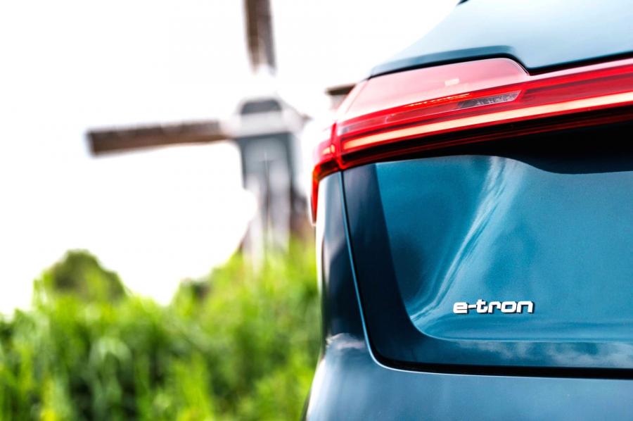 Детали экстерьера Audi e-tron 55 Quattro 2019 года  (WW) (фото 443 из 452)